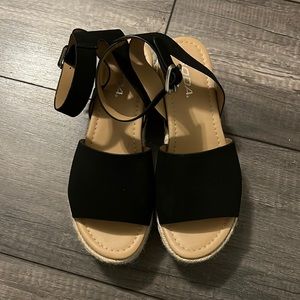 Soda sandals black size 7 1/2 brand new.